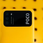 O Abismo Está Encolhendo: O Que Realmente Sacrificamos em Celulares Baratos Hoje